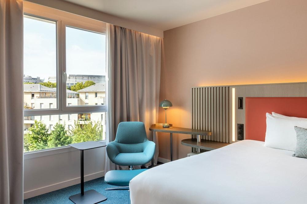 Courtyard by Marriott Paris Saint Denis Room Type - Superior Room, 1 King Bed