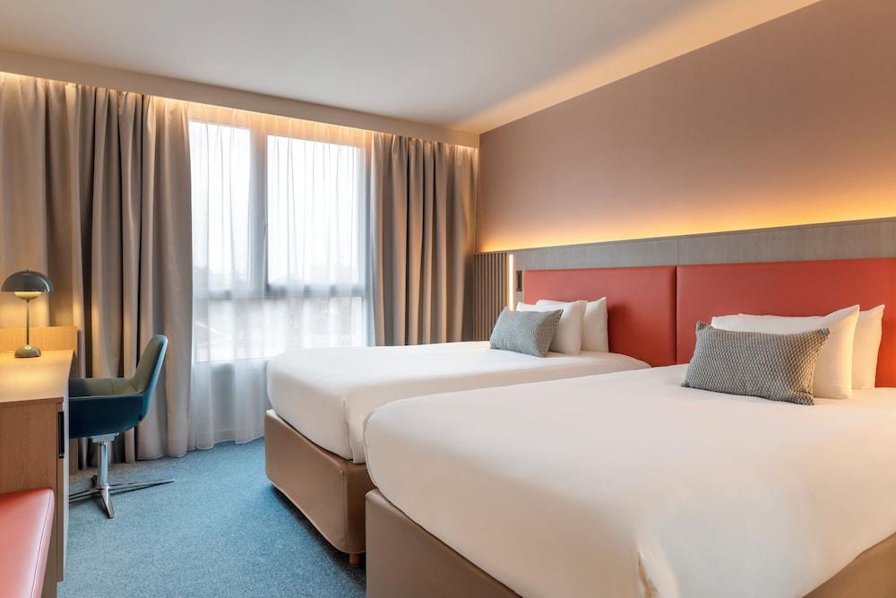 Courtyard by Marriott Paris Saint Denis Room Type - Deluxe Room, 2 Twin Beds