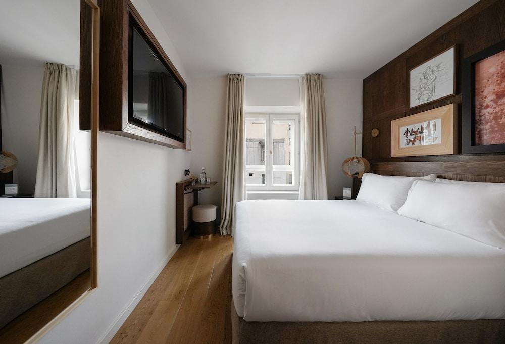 Hotel Pulitzer Paris Room Type - The Petite Signature double room Hotel Pulitzer Paris Room Type - The Petite Signature double room