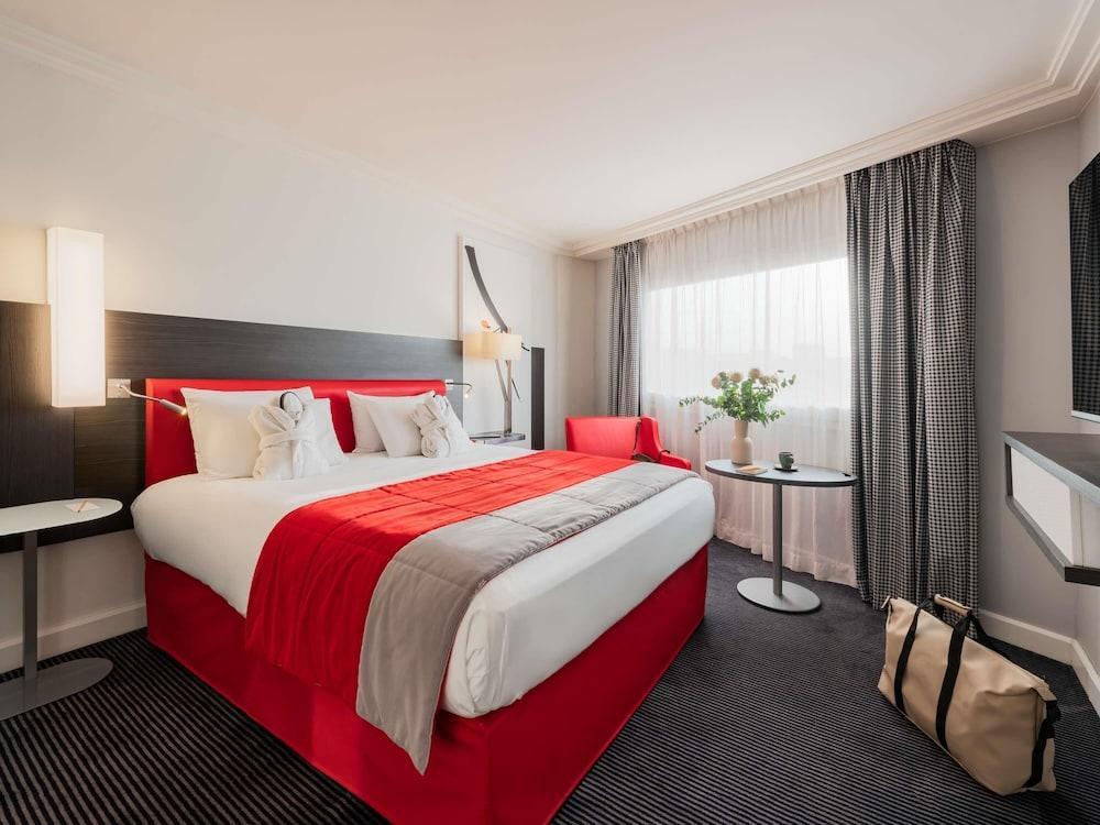 Mercure Paris CDG Airport & Convention Room Type - Suite, 1 King Bed with Sofa bed