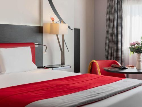 Mercure Paris CDG Airport & Convention - Tap to explore photos