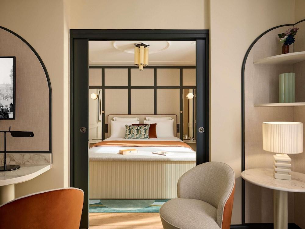 l'Echiquier Opéra Hotel Paris - MGallery Collection Room Type - Deluxe Suite, 1 King Bed, 2 Bathrooms