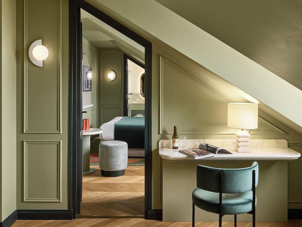 l'Echiquier Opéra Hotel Paris - MGallery Collection Room Type - Signature Suite, 1 King Bed