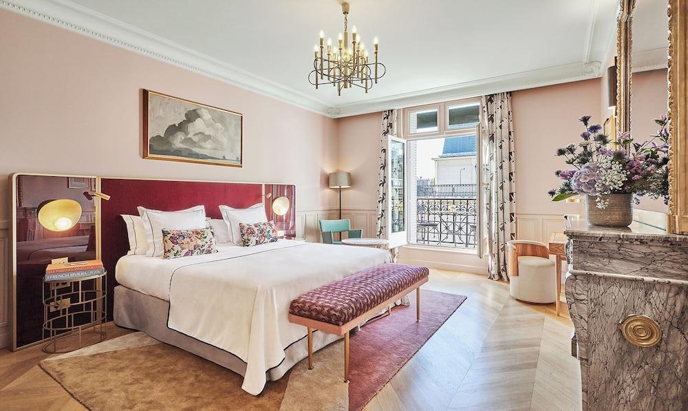 Grand Powers Room Type - Executive Balcony Eiffel Tower view