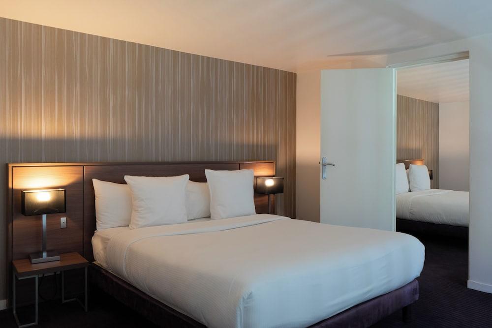 Paxton Paris MLV Room Type - Family Suite Room "with pool access" Paxton Paris MLV Room Type - Family Suite Room "with pool access"