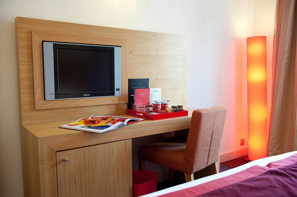 Hôtel Westside Arc de Triomphe Room Type - Superior Double Room, 1 Double Bed, Bathtub