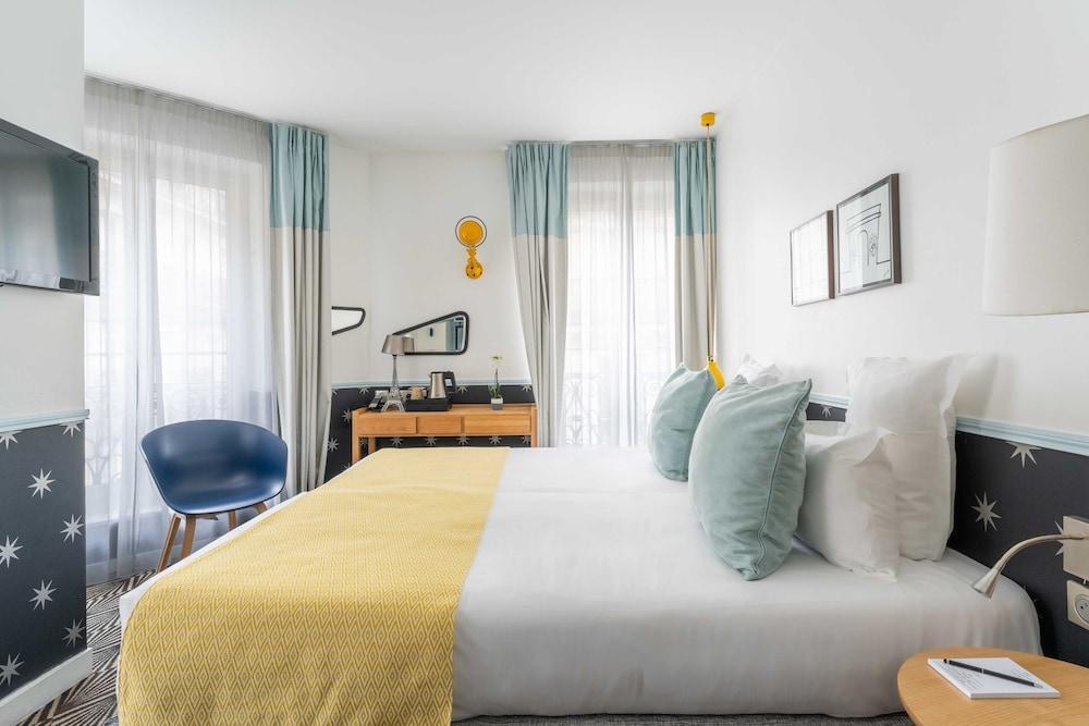 Hôtel Augustin - Astotel Room Type - Family room, 2 bedrooms  - Free soft minibar, courtesy tray, Chromecast - Digital press