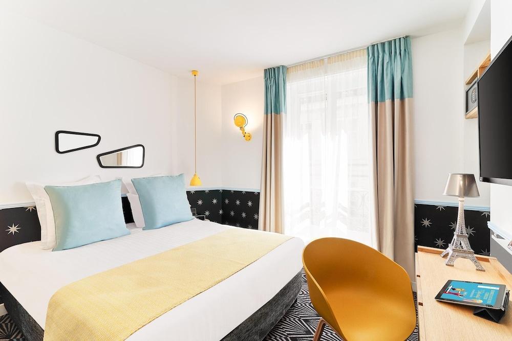 Hôtel Augustin - Astotel Room Type - Double Room - Free soft minibar, courtesy tray, Chromecast - Digital press Hôtel Augustin - Astotel Room Type - Double Room - Free soft minibar, courtesy tray, Chromecast - Digital press