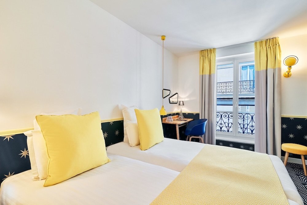 Hôtel Augustin - Astotel Room Type - Room with Twin beds - Free soft minibar, Courtesy tray, Chromecast - Digital press