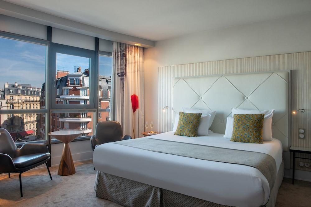 Le Parisis Paris Tour Eiffel Room Type - Double Privilege Room Eiffel Tower view 5th and 6th floor Le Parisis Paris Tour Eiffel Room Type - Double Privilege Room Eiffel Tower view 5th and 6th floor