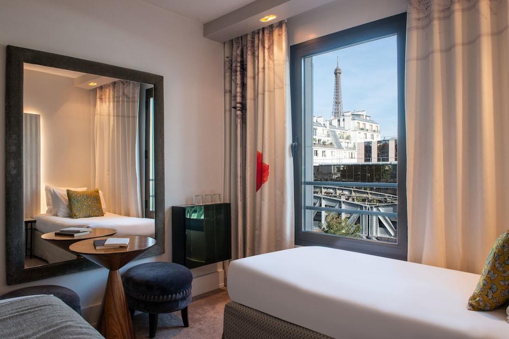 Le Parisis Paris Tour Eiffel Room Type - Privilege Double Room with Eiffel Tower view 3rd and 4th floor