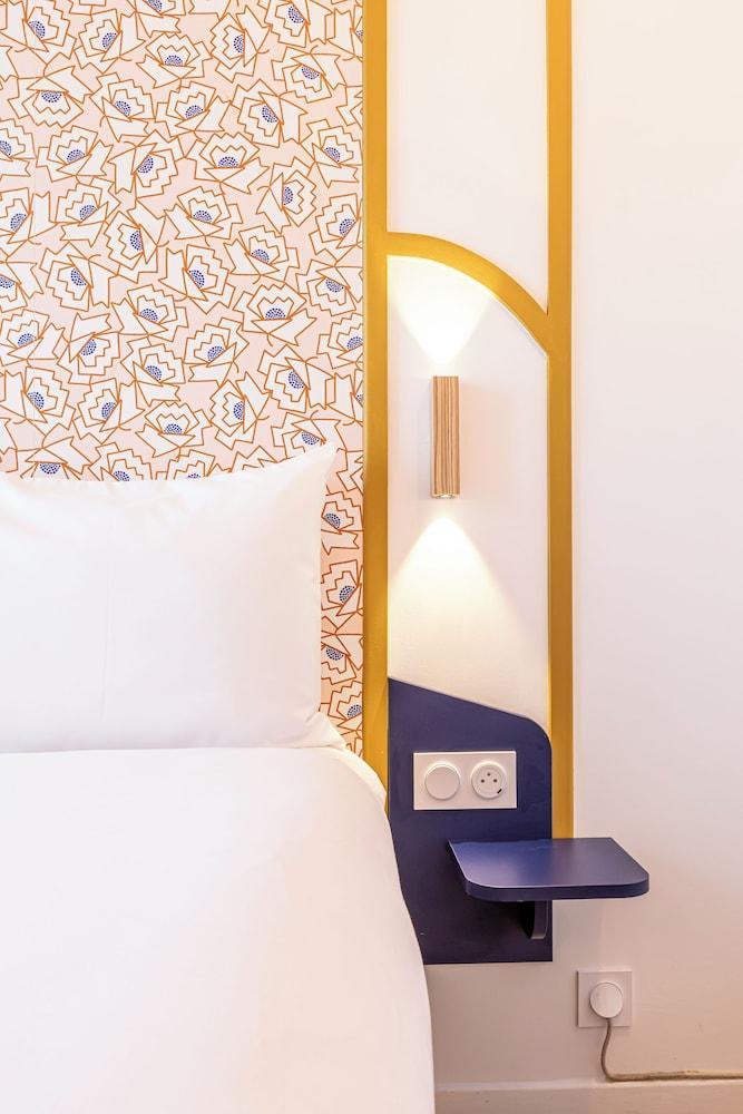 ibis Styles Paris Eiffel Cambronne Room Type - Standard Queen Room