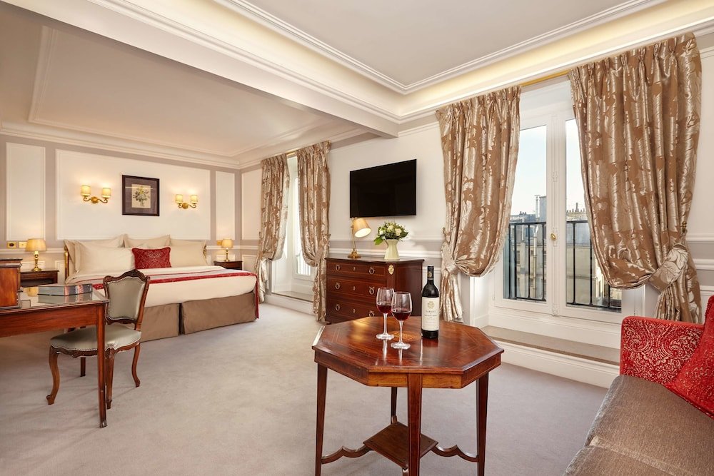 Hotel Regina Louvre Room Type - Junior Suite