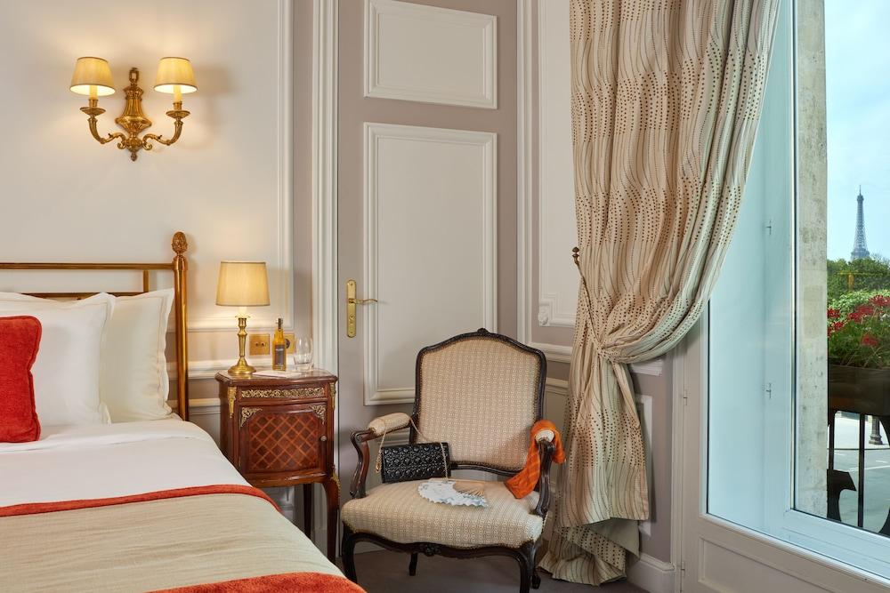 Hotel Regina Louvre Room Type - Suite (Eiffel Tower) Hotel Regina Louvre Room Type - Suite (Eiffel Tower)