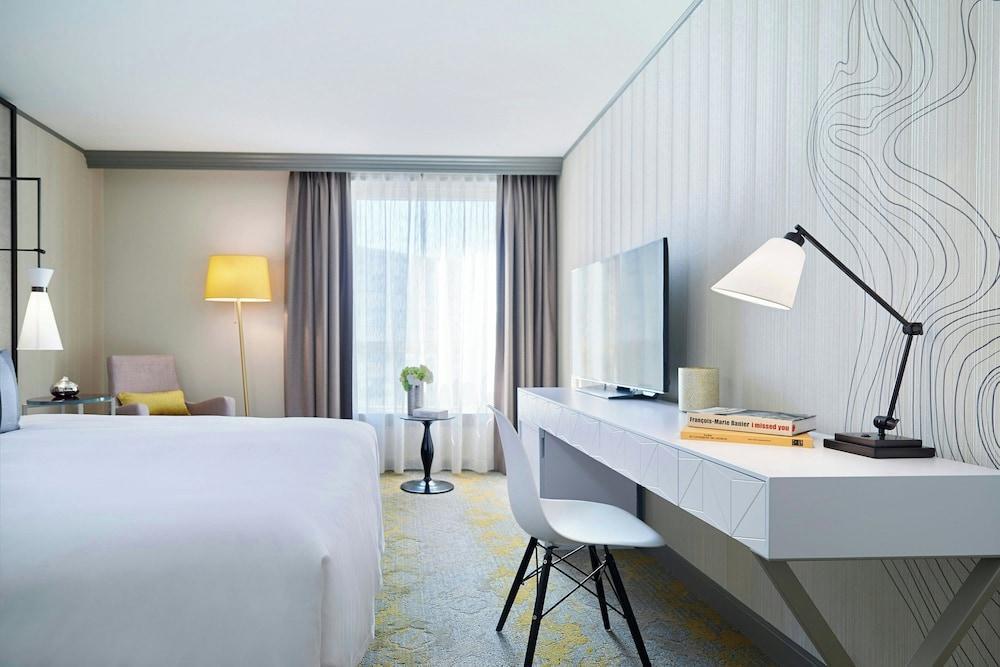 Renaissance Paris La Defense Hotel by Marriott Room Type - Executive Room, 1 King Bed
