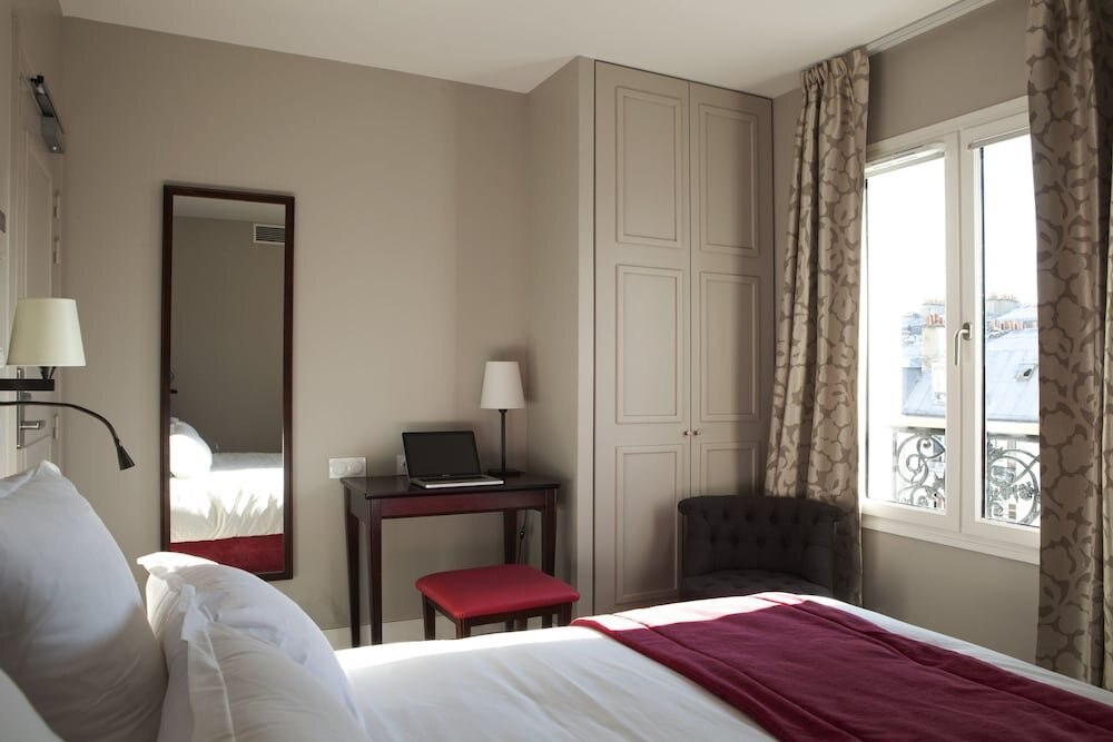 Hôtel Le Relais Saint Charles Room Type - Classic Double room with view on a quiet courtyard