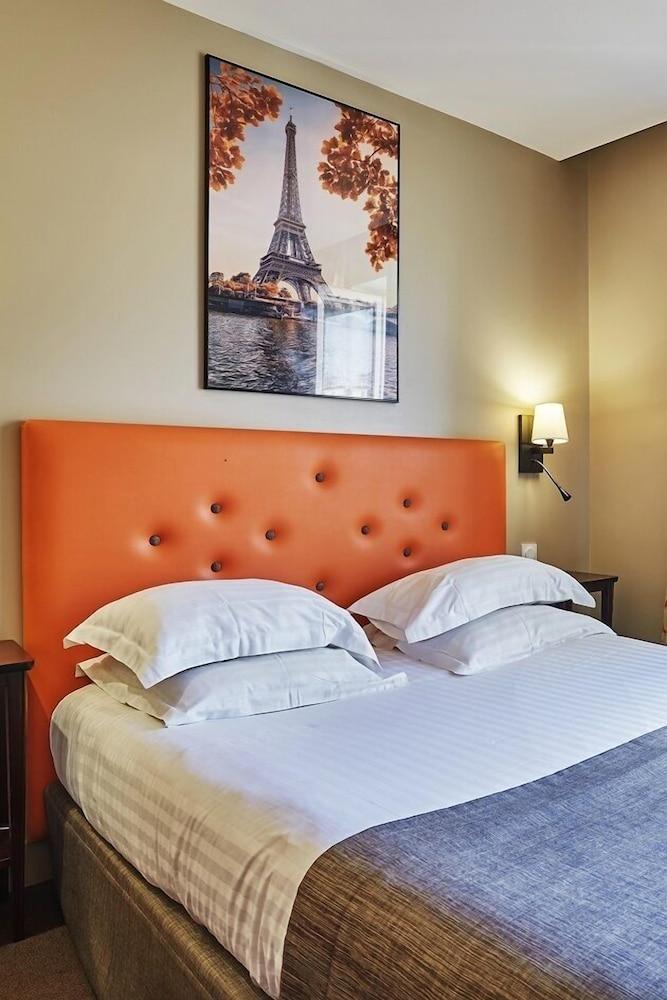 Hôtel Le Relais Saint Charles - Tap to explore photos