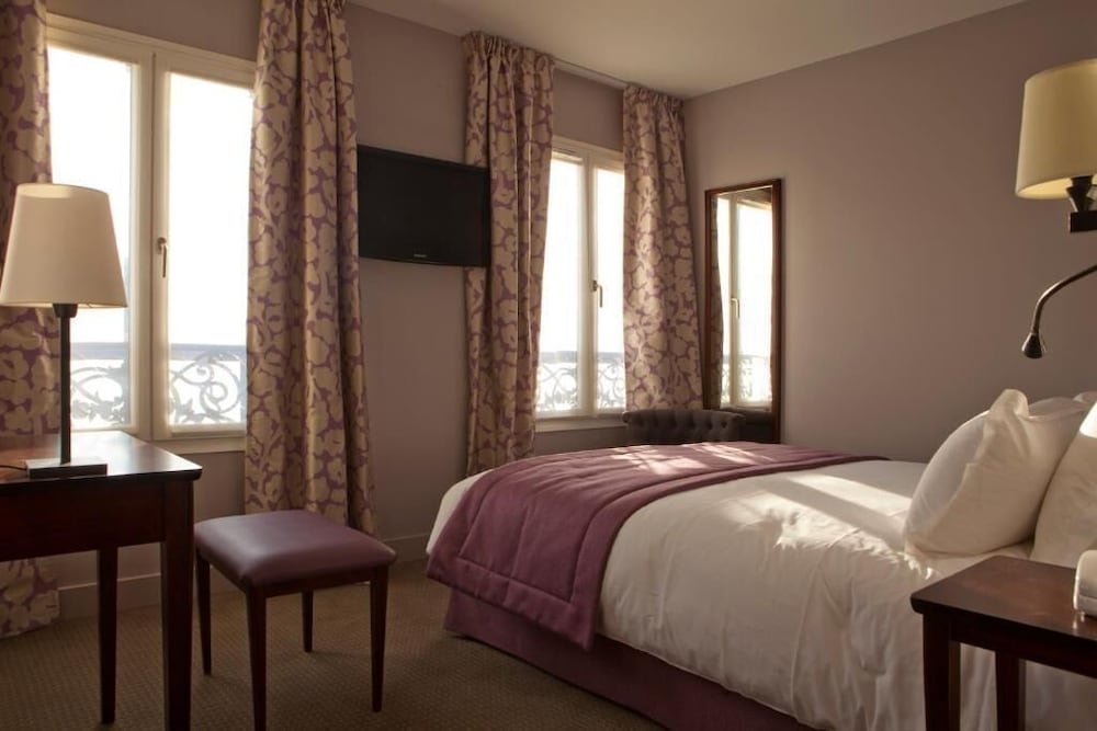 Hôtel Le Relais Saint Charles Room Type - Superior Double room with view on a quiet courtyard