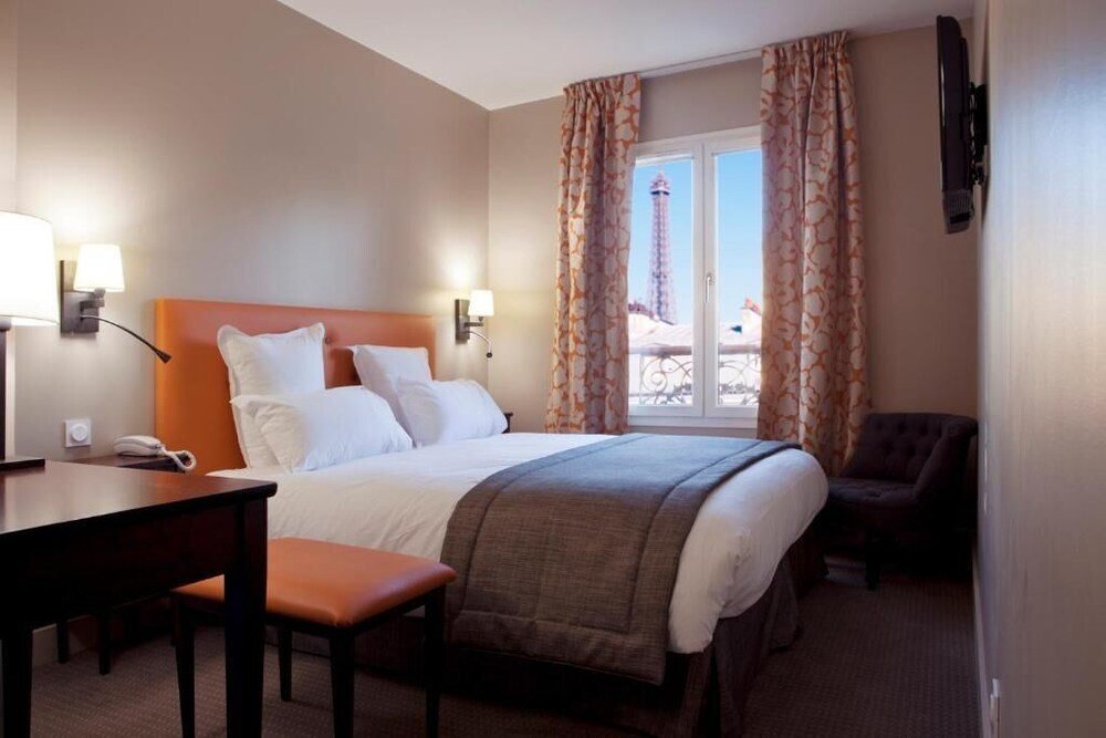 Hôtel Le Relais Saint Charles Room Type - Classic Twin Room Beautiful View of the Eiffel Tower Hôtel Le Relais Saint Charles Room Type - Classic Twin Room Beautiful View of the Eiffel Tower