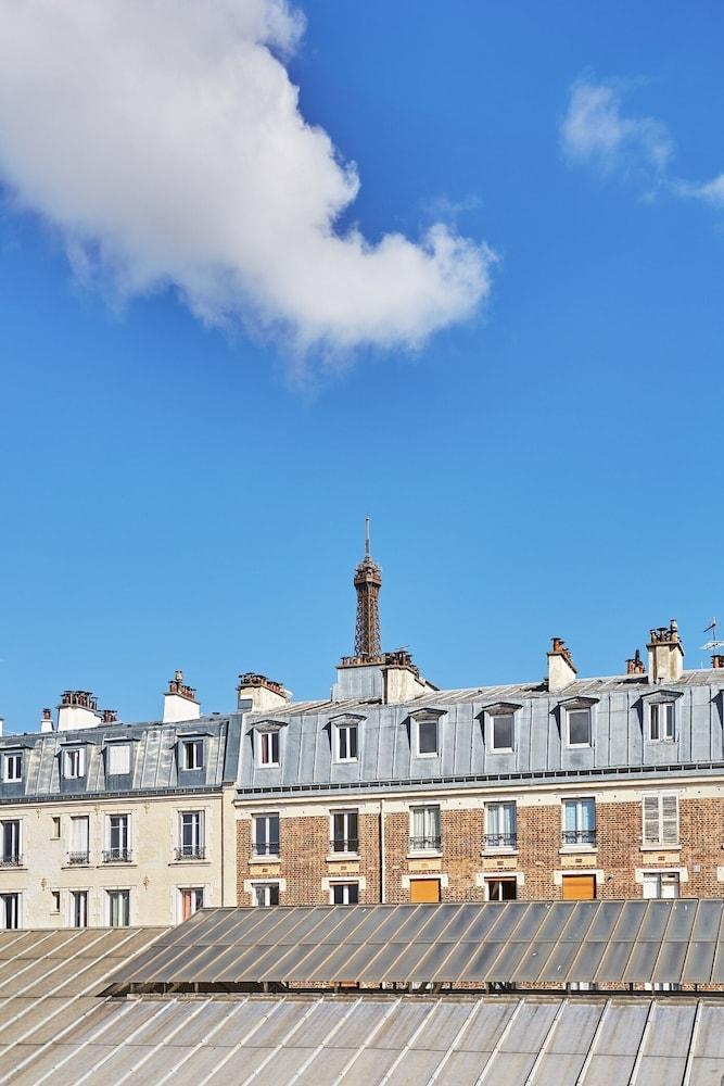 Hôtel Le Relais Saint Charles Room Type - Classic Double Room view the Eiffel Tower