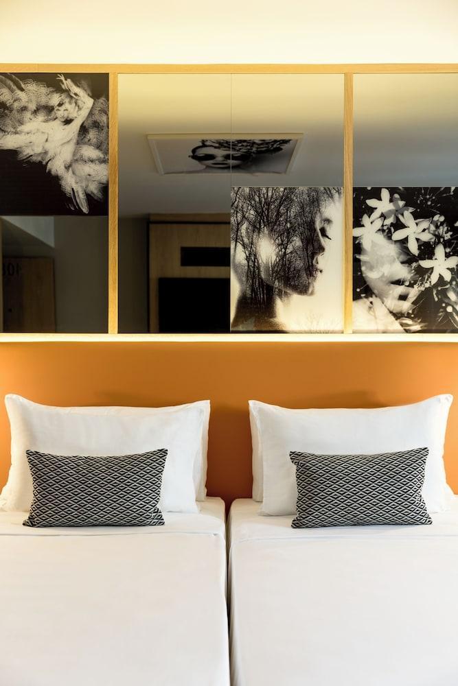Renaissance Paris Vendome Hotel by Marriott - Tap to explore photos