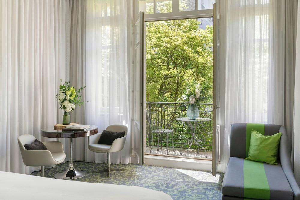Renaissance Paris Le Parc Trocadero Hotel Room Type - Suite, 1 King Bed (Garden View)