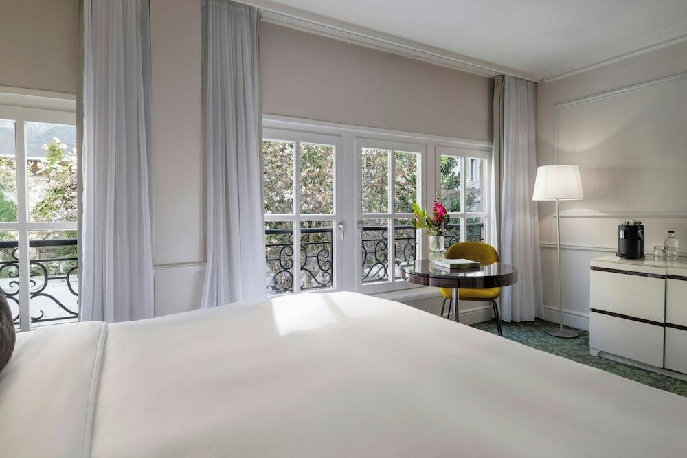 Renaissance Paris Le Parc Trocadero Hotel Room Type - Room, 1 King Bed