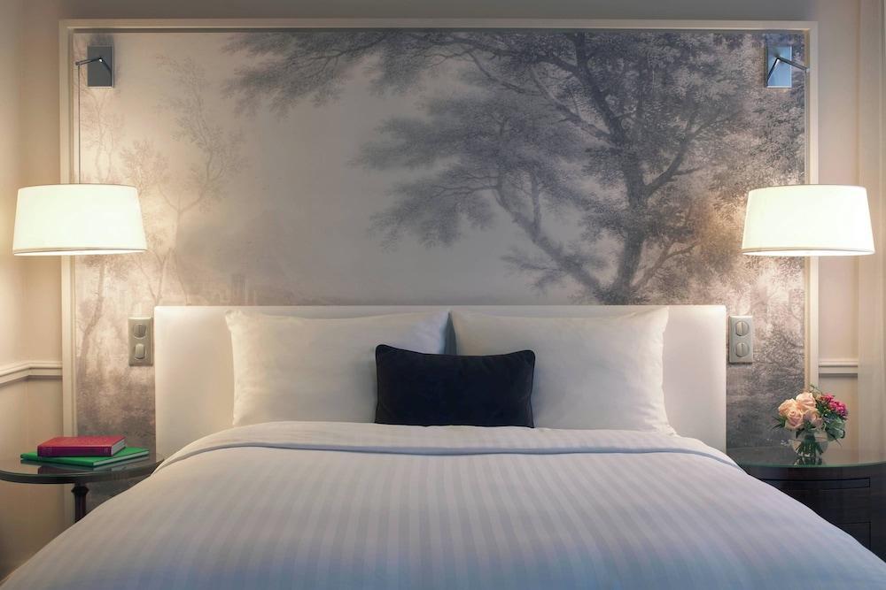 Renaissance Paris Le Parc Trocadero Hotel Room Type - Deluxe Room, 1 Queen Bed