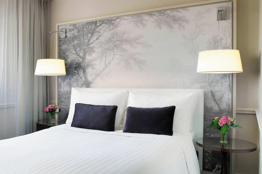 Renaissance Paris Le Parc Trocadero Hotel Room Type - Classic Room, 1 Double Bed