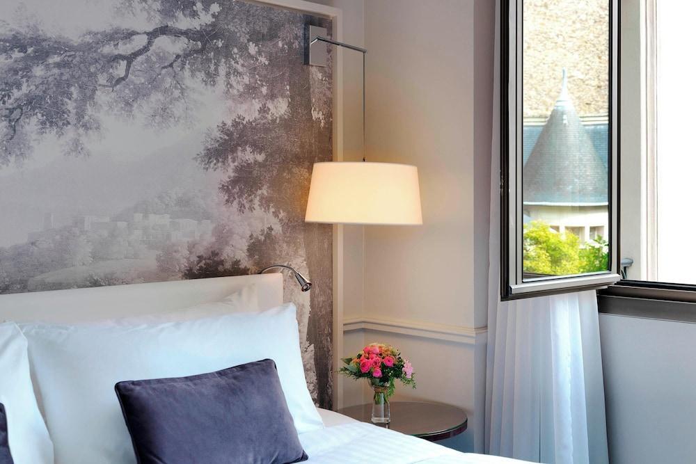 Renaissance Paris Le Parc Trocadero Hotel Room Type - Room, 1 Queen Bed, Garden View