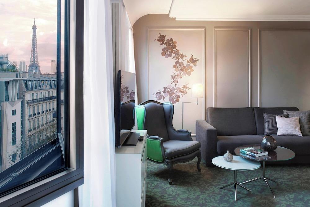 Renaissance Paris Le Parc Trocadero Hotel Room Type - Junior Suite, 1 King Bed with Sofa bed, Tower