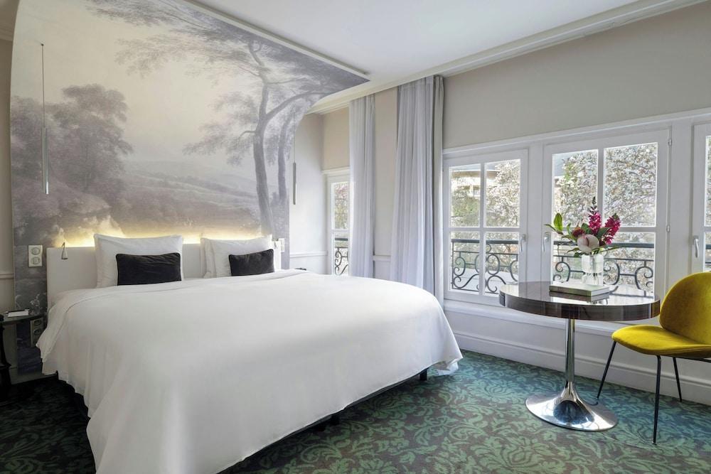 Renaissance Paris Le Parc Trocadero Hotel Room Type - Room, 1 King Bed, Garden View
