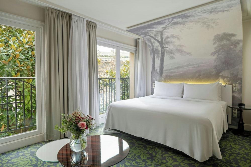 Renaissance Paris Le Parc Trocadero Hotel Room Type - Junior Suite, 1 King Bed with Sofa bed