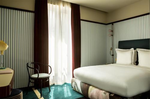 Hôtel du Rond-Point des Champs-Élysées - Tap to explore photos