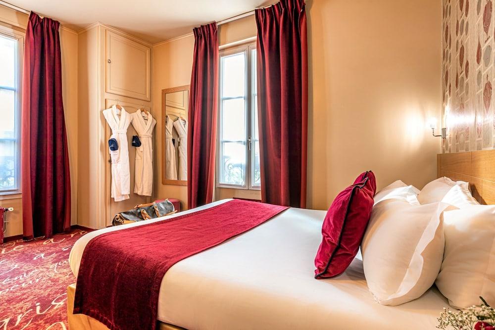 Hotel Romance Malesherbes by Patrick Hayat Room Type - Superior Double Room (Chambre Musset)