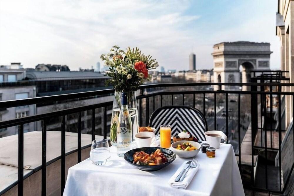 Grand Hotel Champs Elysees Room Type - Chambre Prestige - Balcon panoramique - Arc de Triomphe