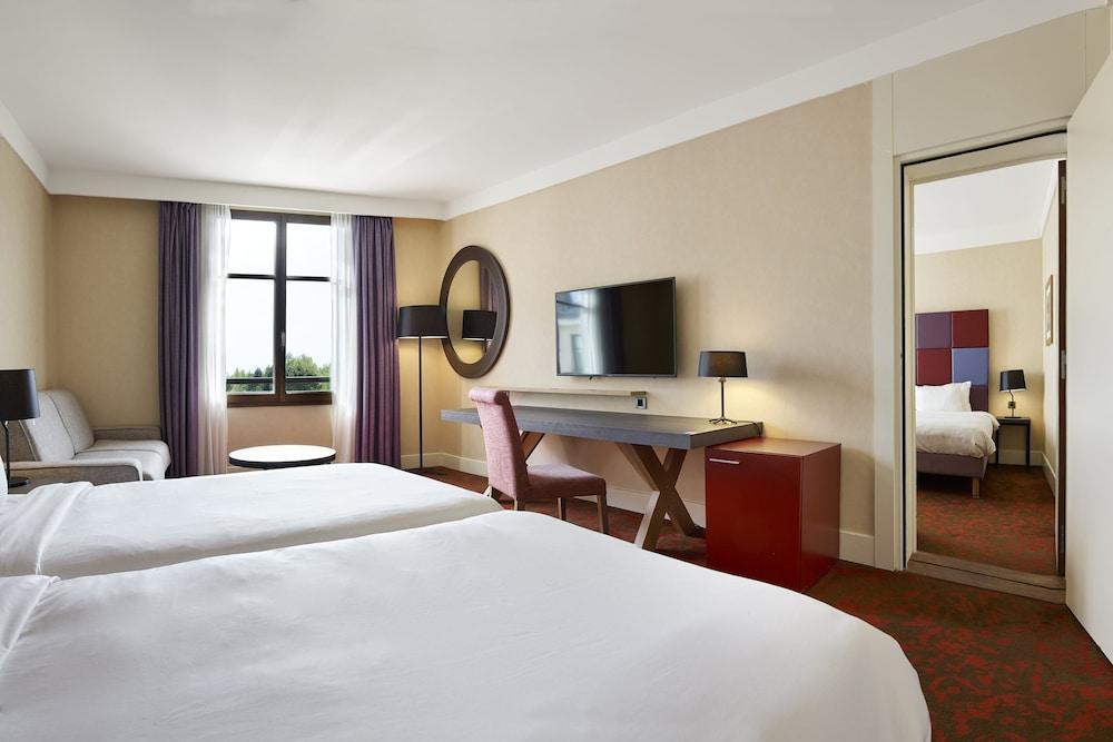 Radisson Blu Hotel Paris, Marne-la-Valle - Tap to explore photos