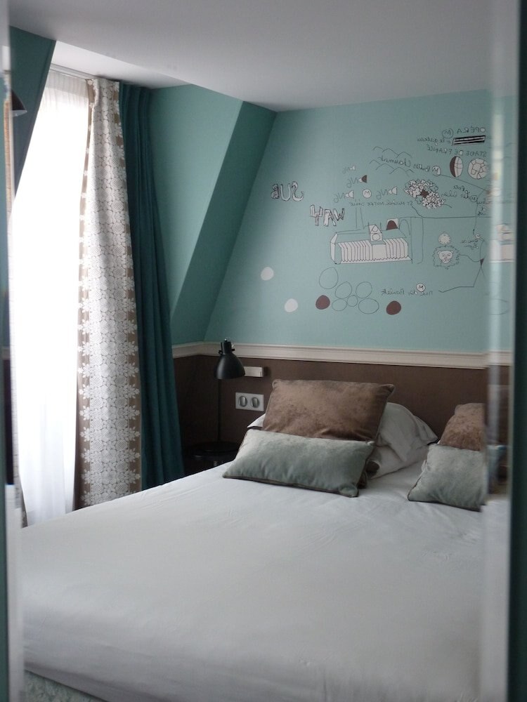 Hôtel Les 3 Poussins Room Type - Standard Double or Twin Room Hôtel Les 3 Poussins Room Type - Standard Double or Twin Room