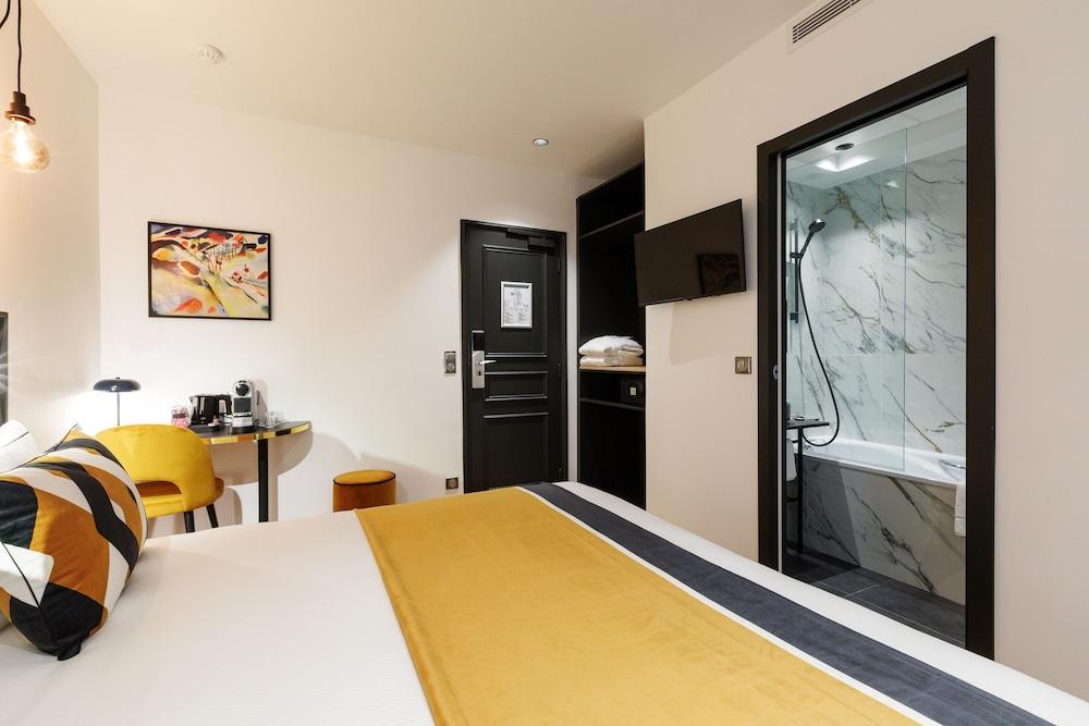 Star Champs Elysées Room Type - Deluxe Double Room
