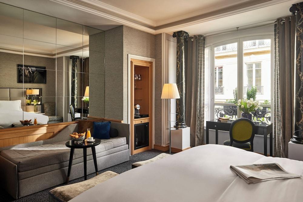 Sofitel Paris Baltimore Tour Eiffel Hotel Room Type - Luxury Junior Suite, 1 King Bed, Bright Room