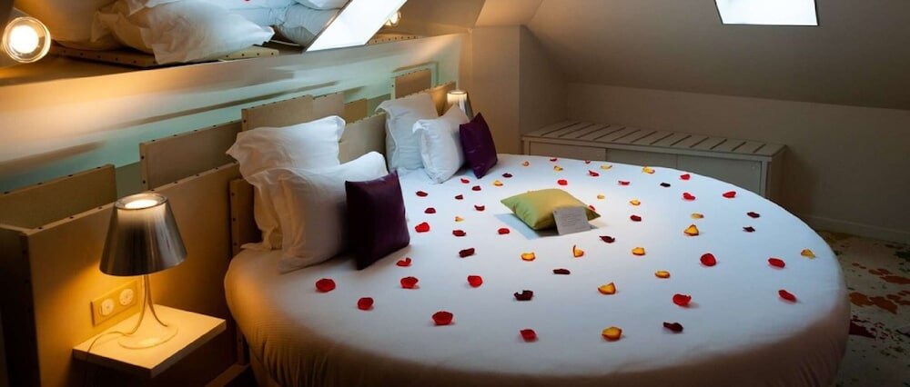 Secret de Paris - Hotel & Spa Room Type - Artist's Studio Room with Jacuzzi