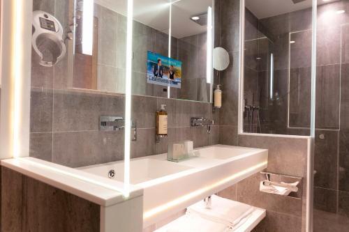 Select Hotel Room Type - Triple Room Select Hotel Room Type - Triple Room