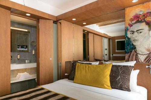 Select Hotel - Tap to explore photos