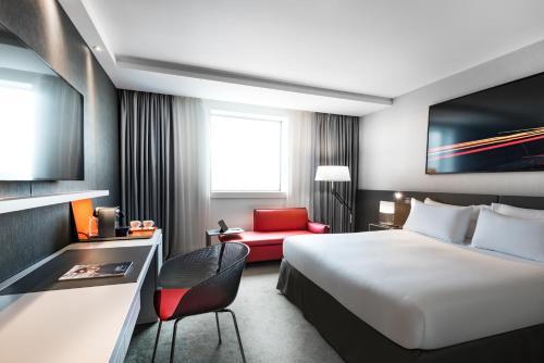 Pullman Paris La D Room Type - Deluxe King Room with View