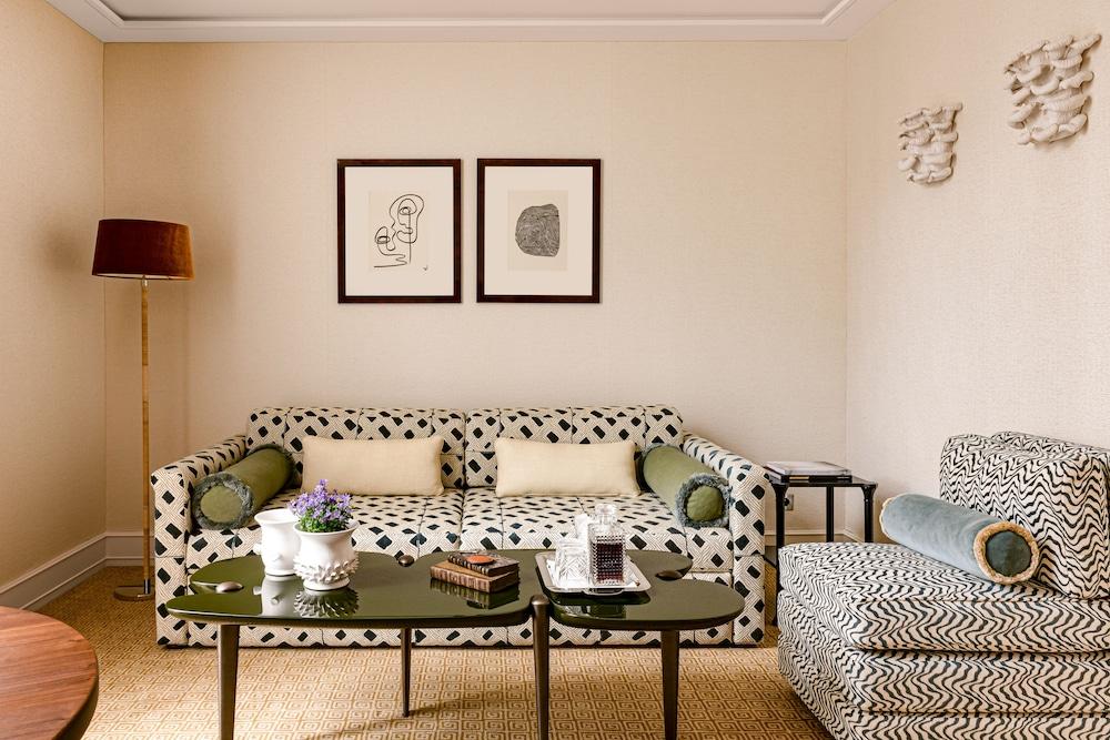 Saint James Paris - Relais & Chateaux - Tap to explore photos