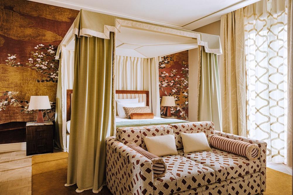 Saint James Paris - Relais & Chateaux Room Type - Deluxe Room