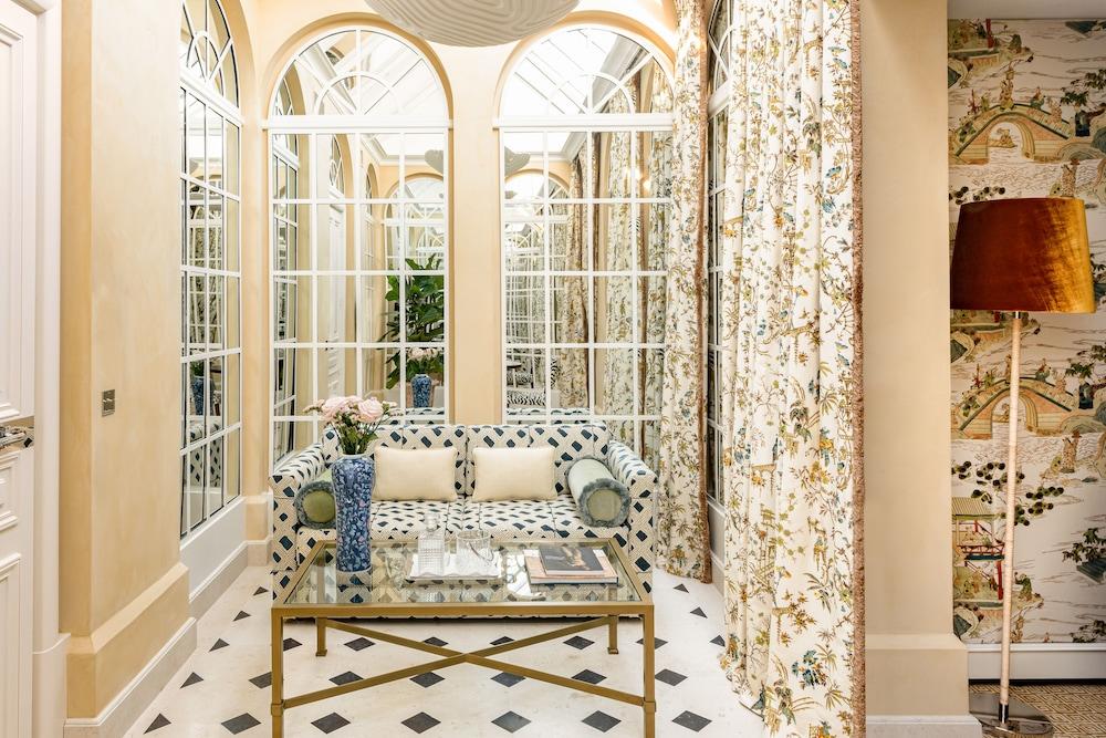 Saint James Paris - Relais & Chateaux Room Type - Junior Suite (Top Floor)