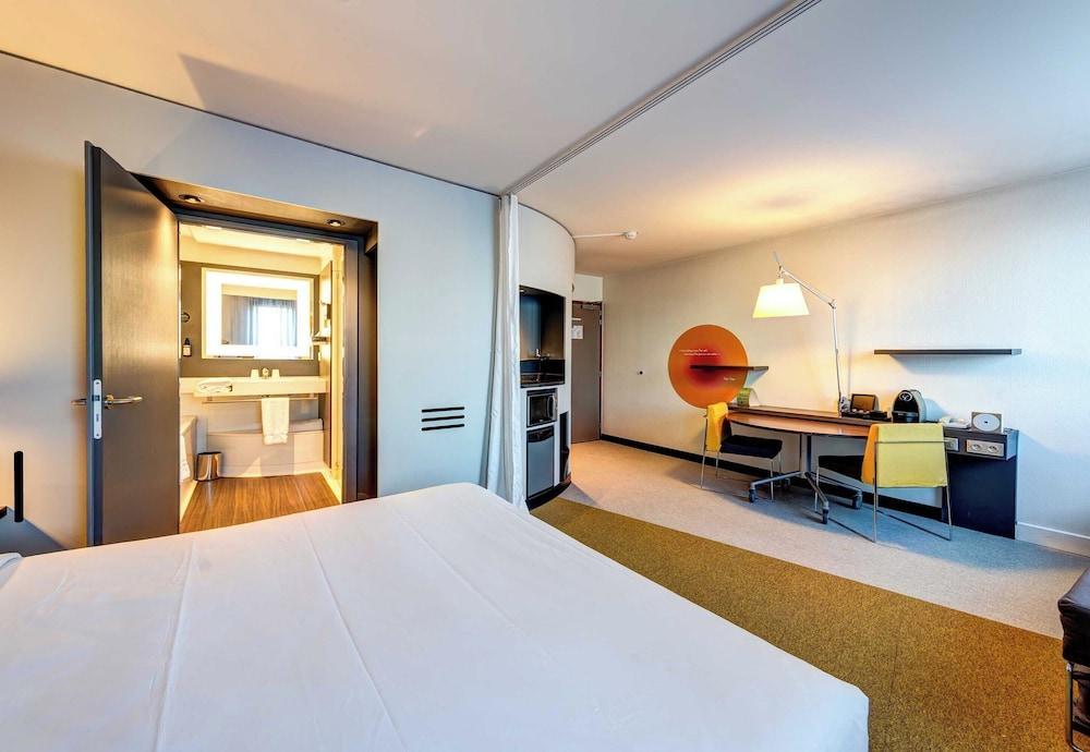 B&B HOME Rueil-Malmaison Gare Room Type - Double Room, 1 Double Bed B&B HOME Rueil-Malmaison Gare Room Type - Double Room, 1 Double Bed