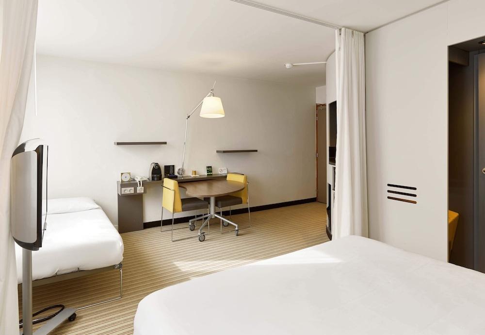 B&B HOME Rueil-Malmaison Gare - Tap to explore photos