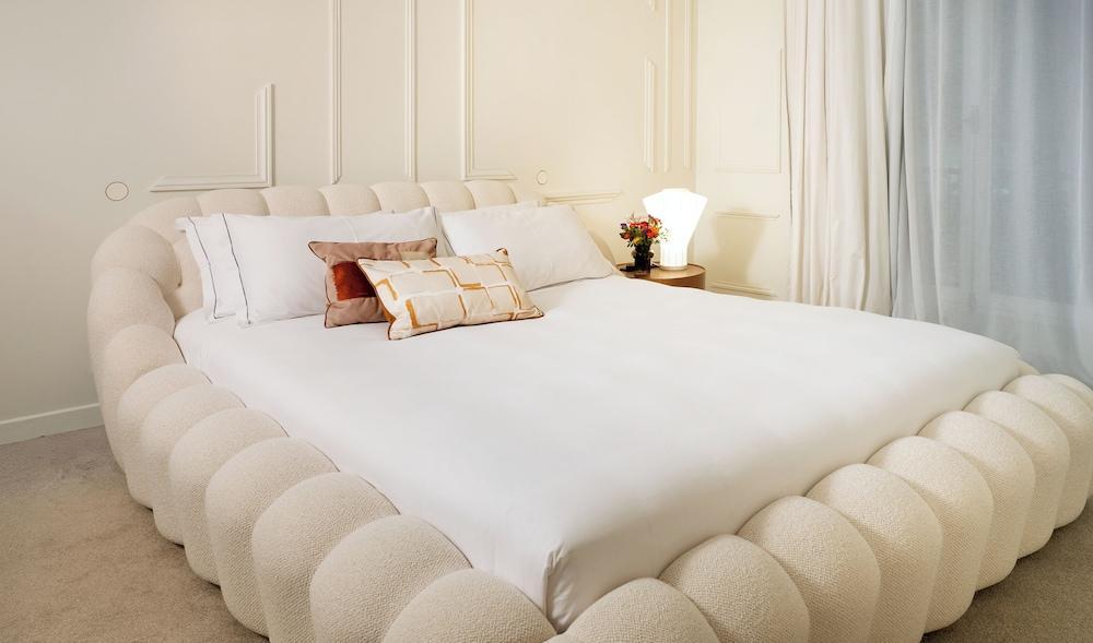 La Maison Champs Elysées Room Type - La Suite Bubble par Roche Bobois